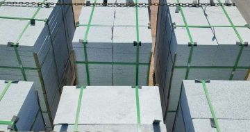 德阳 芝麻白花岗岩5公分地铺石 花岗岩厂家工厂装车日常