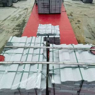 德阳 芝麻白仿形加直形路沿石出货日常