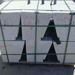 德阳 芝麻白异形坐凳，石凳