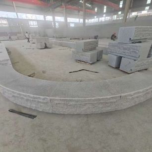 德阳 芝麻白异形坐凳，自然面光面弧形加工