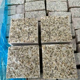 德阳 黄金麻花岗岩自然面小方块，弹石，马蹄石等