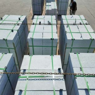 德阳 芝麻白花岗岩5公分地铺石 花岗岩厂家工厂装车日常