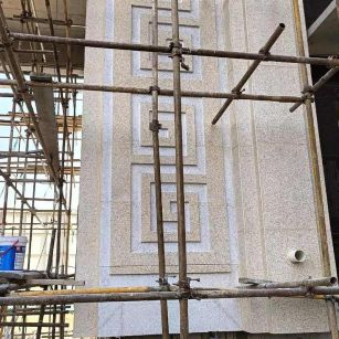 德阳 黄金麻花岗岩别墅外墙干挂回纹造型效果