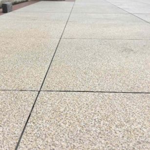 德阳 黄金麻花岗岩石板材荔枝面地面铺装效果