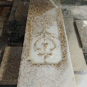 德阳 黄金麻花岗岩异形加工雕刻栏杆大柱