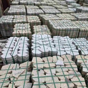 德阳 黄金麻白麻花岗岩荔枝面地铺石(冰裂纹)