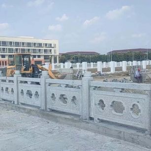 德阳 白麻花岗岩荔枝面河道栏杆