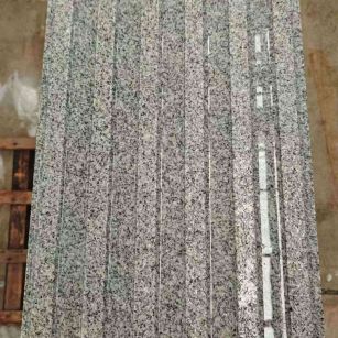 德阳 芝麻白花岗岩荔枝面雕刻盲道，盲条