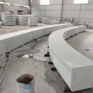 德阳芝麻白花岗岩石板材 园林光面弧形坐凳