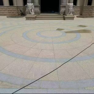 德阳 黄金麻芝麻灰花岗岩石材地铺拼接效果