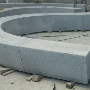 德阳 芝麻白花岗岩光面弧形坐凳