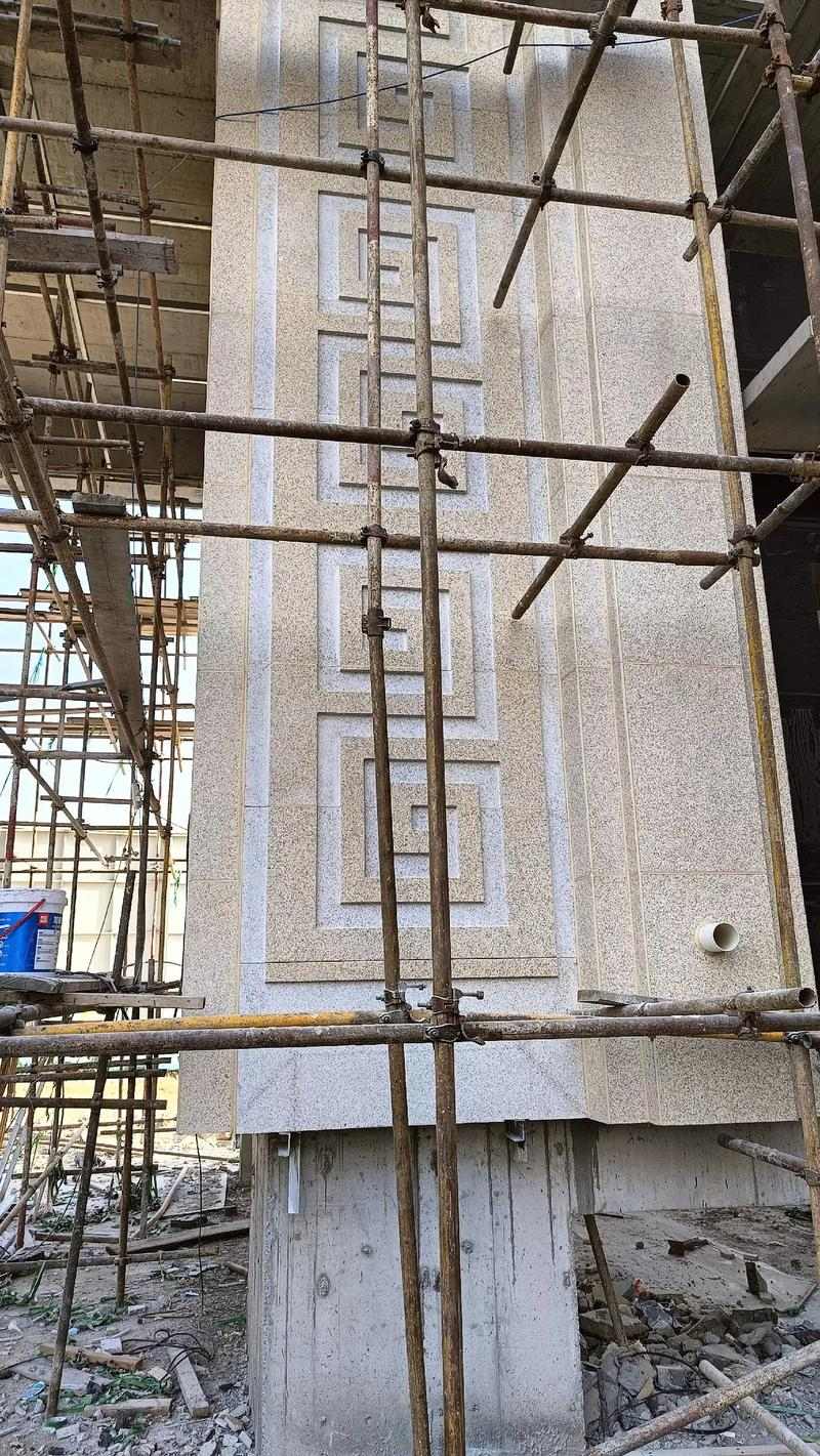 德阳 黄金麻花岗岩别墅外墙干挂回纹造型效果