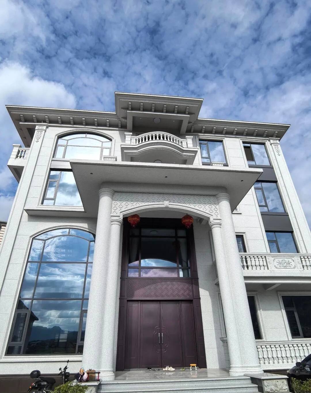 德阳白麻别墅外墙干挂石材效果示例