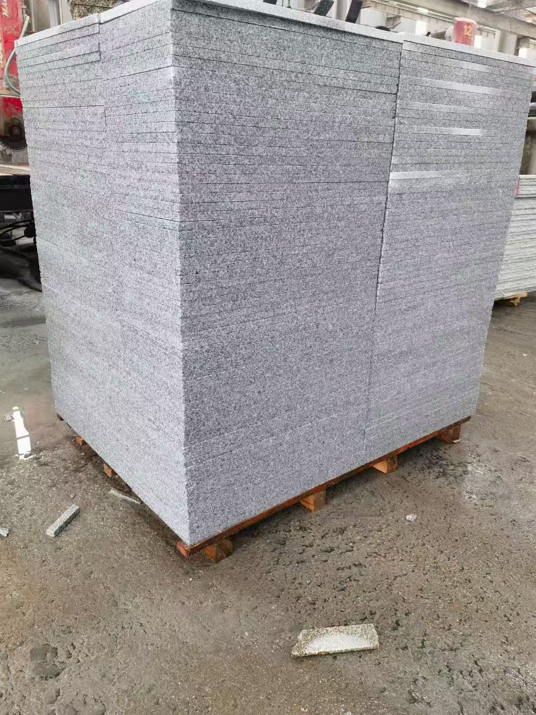 德阳 芝麻白火烧面1.8厚300*600地铺石，尺寸标准，厚薄均匀