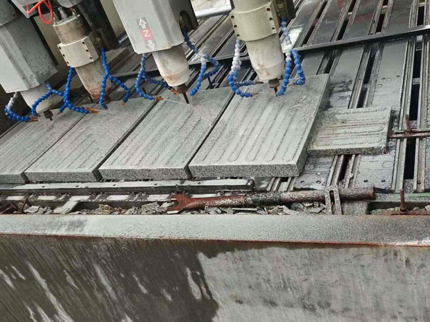 德阳 芝麻白花岗岩荔枝面盲道雕刻