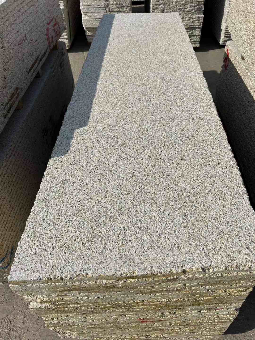 德阳 黄金麻花岗岩荔枝面毛板，半成品