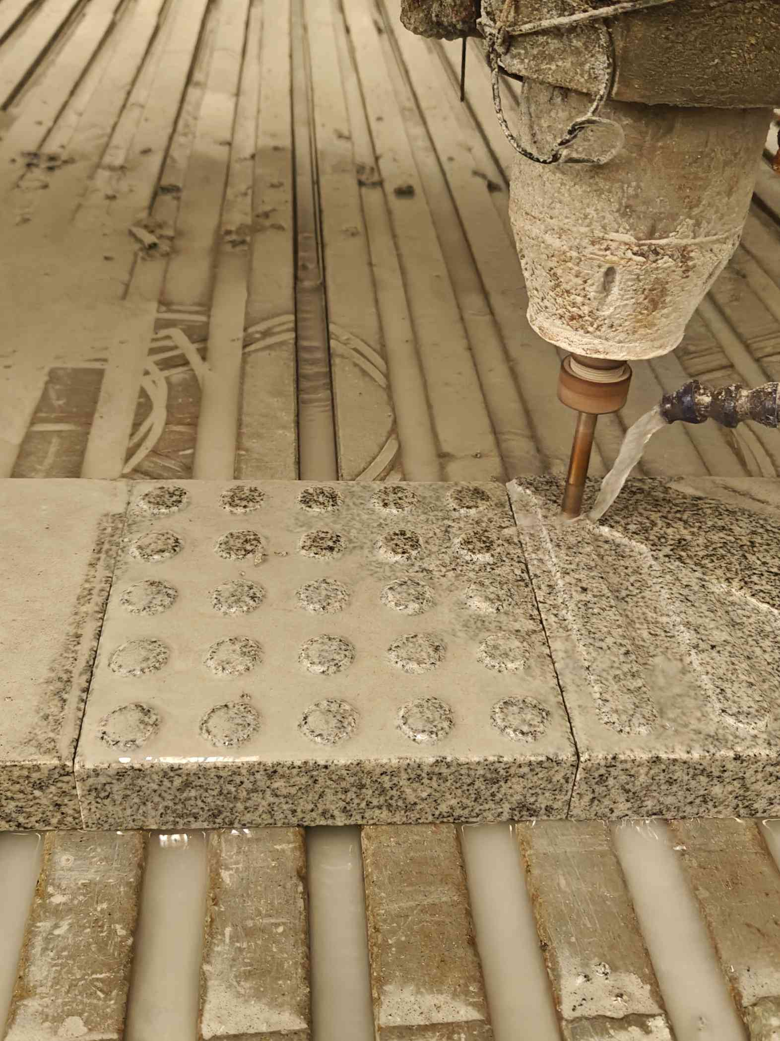 德阳 芝麻白花岗岩石材盲人石、盲道石、盲点石