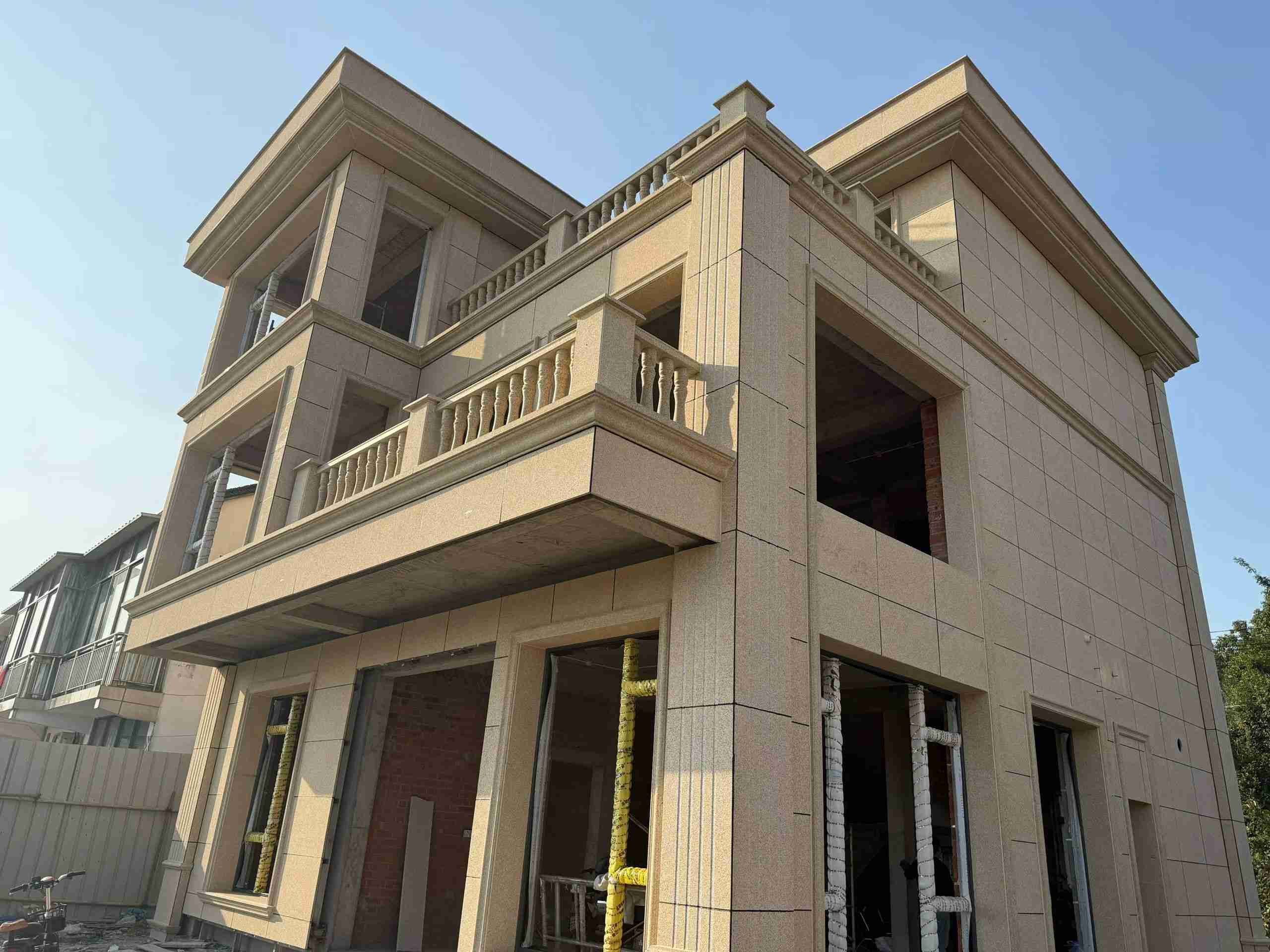 德阳 黄金麻花岗岩石材荔枝面外墙干挂效果展示