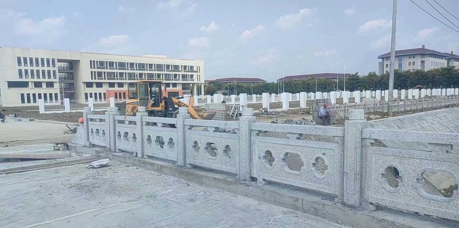 德阳 白麻花岗岩荔枝面河道栏杆