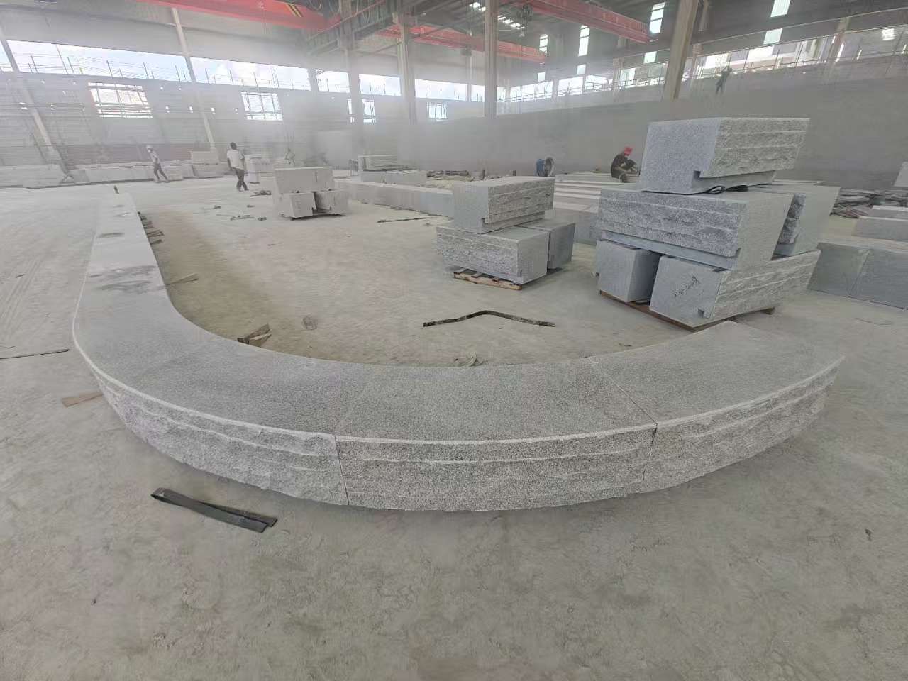 德阳 芝麻白异形坐凳，自然面光面弧形加工