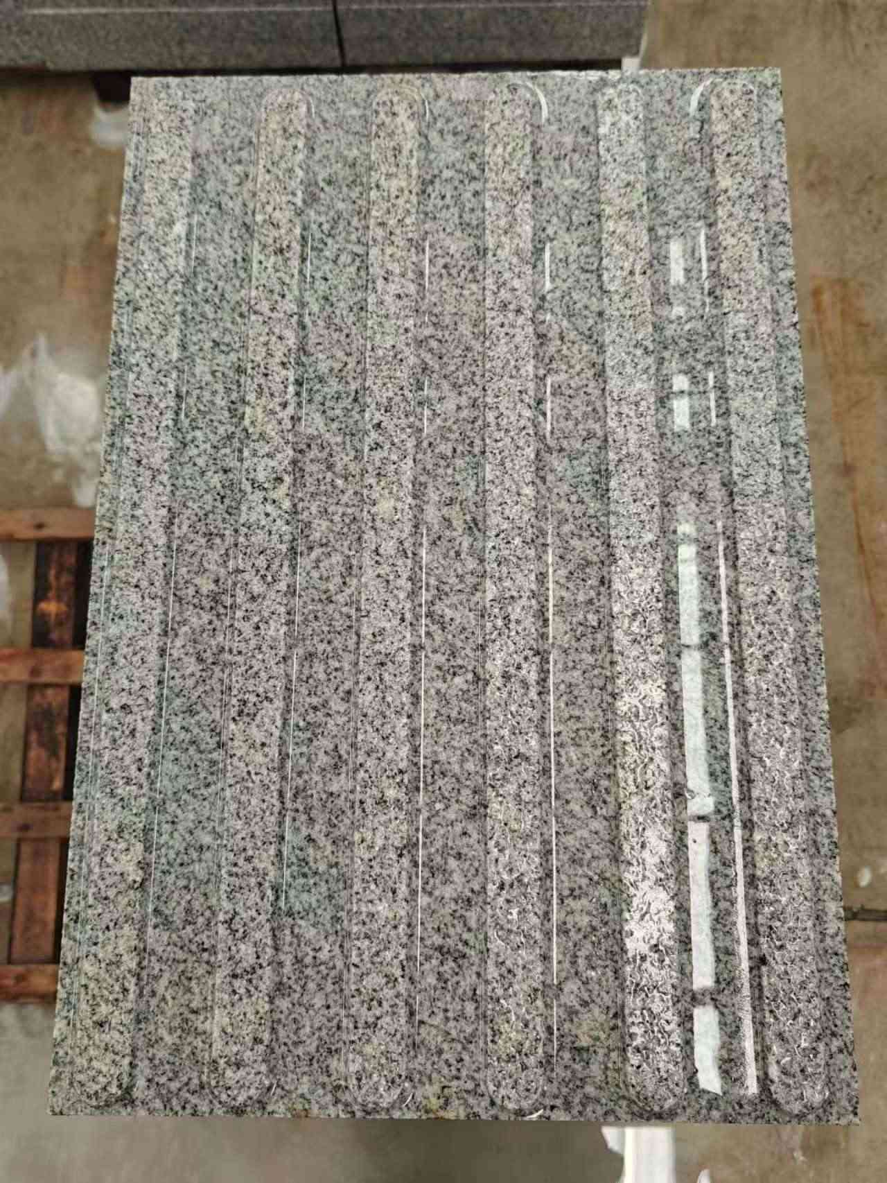 德阳 芝麻白花岗岩荔枝面雕刻盲道，盲条