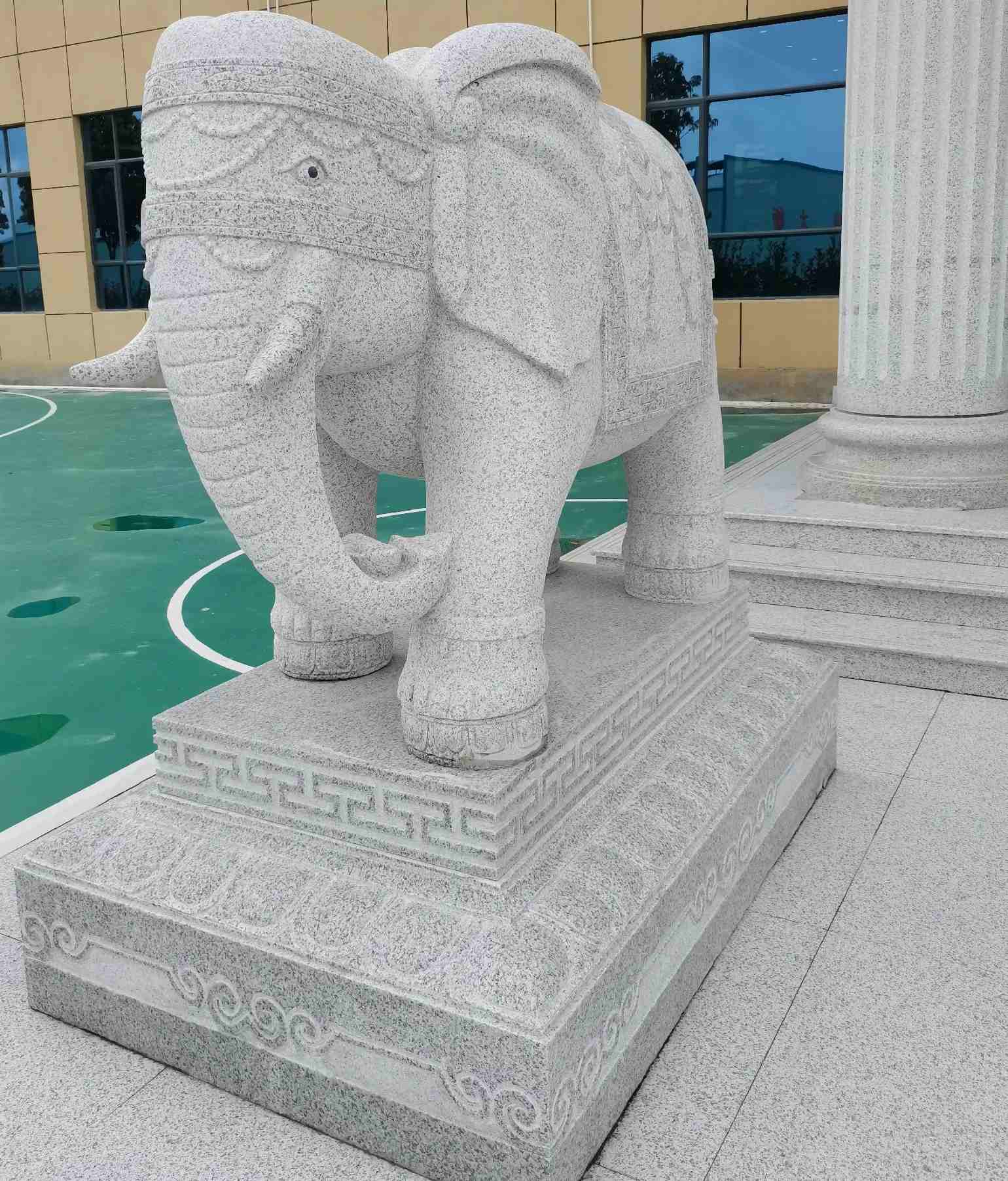德阳 白麻花岗岩动物异形石雕-大象