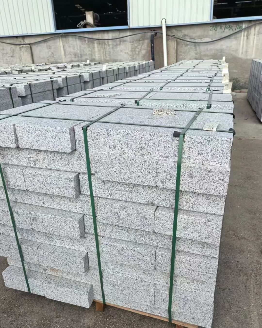 德阳 白麻花岗岩路沿石，弧形路沿石，道牙石，马路牙子，界石，路缘石，平沿石，直岩石，平缘石等