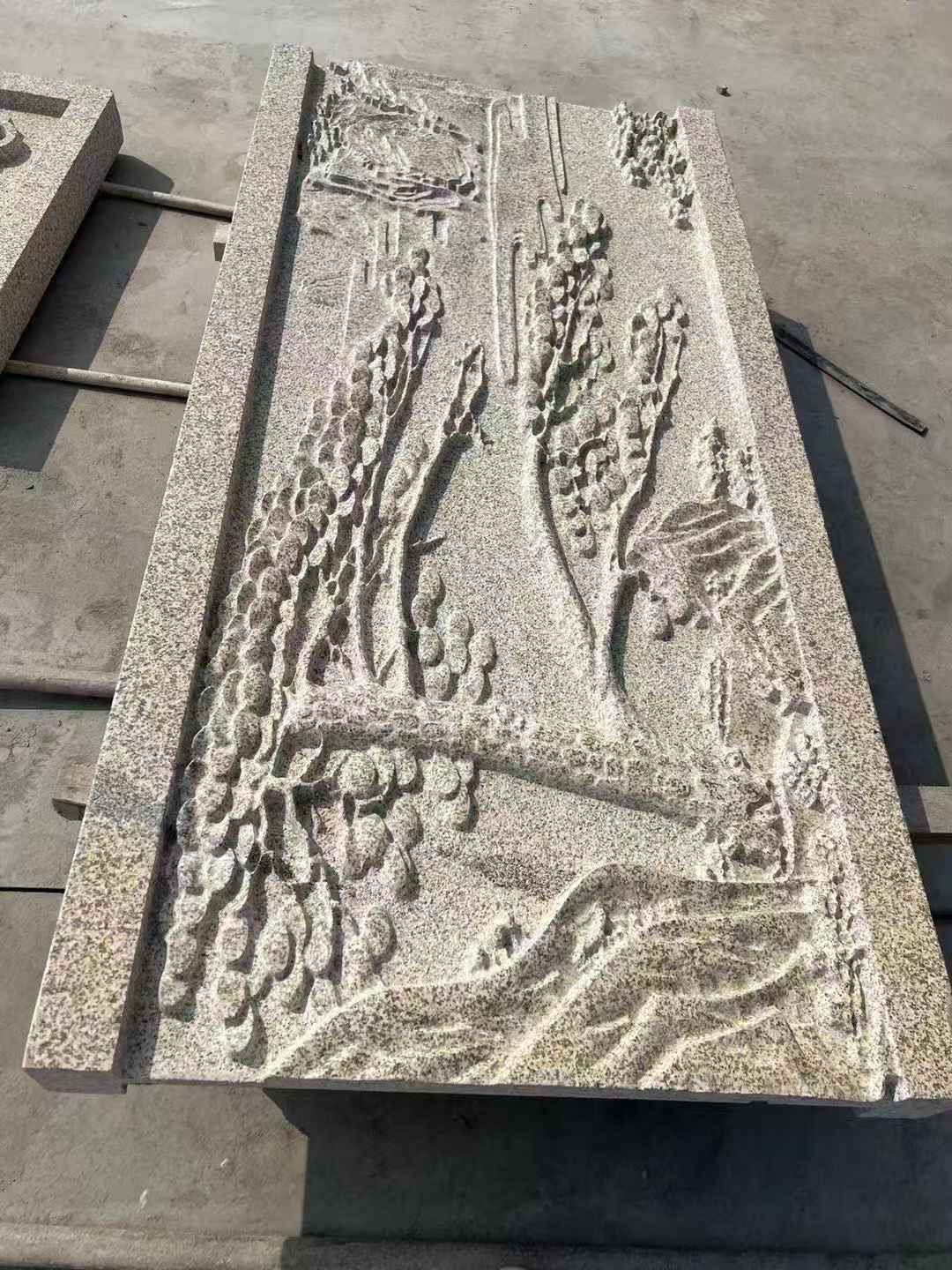 德阳 黄金麻雕刻板浮雕迎客松