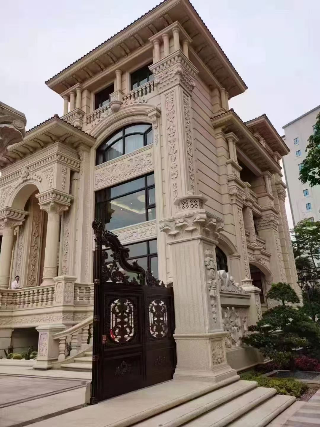 德阳 黄金麻花岗岩别墅外墙干挂效果展示