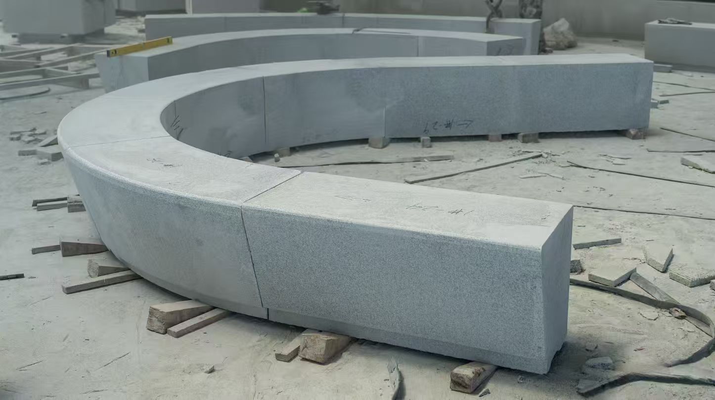 德阳 芝麻白花岗岩光面弧形坐凳