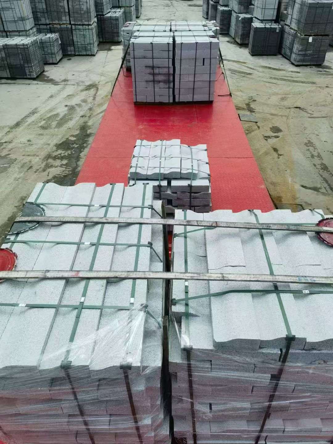 德阳 芝麻白仿形加直形路沿石出货日常