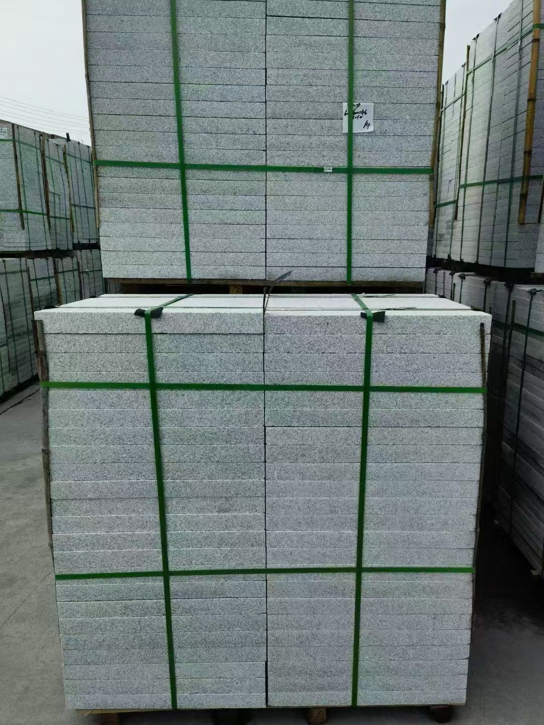 德阳 芝麻白火烧，园林广场市政工程地铺石，1.8~5.0厚均有现货