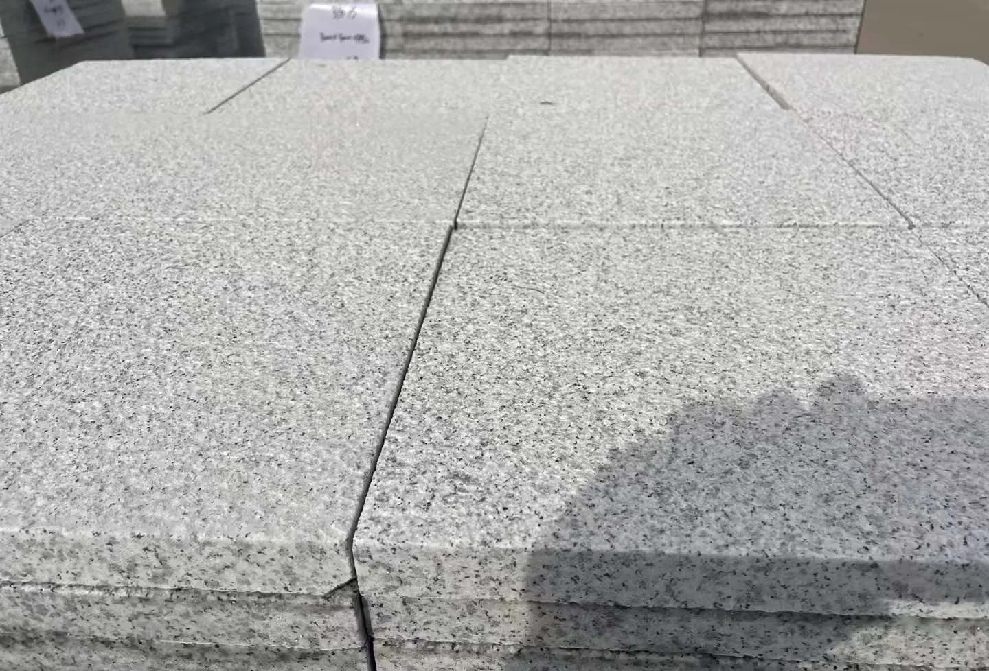 德阳 白麻花岗岩石材推荐 荔枝面地铺石