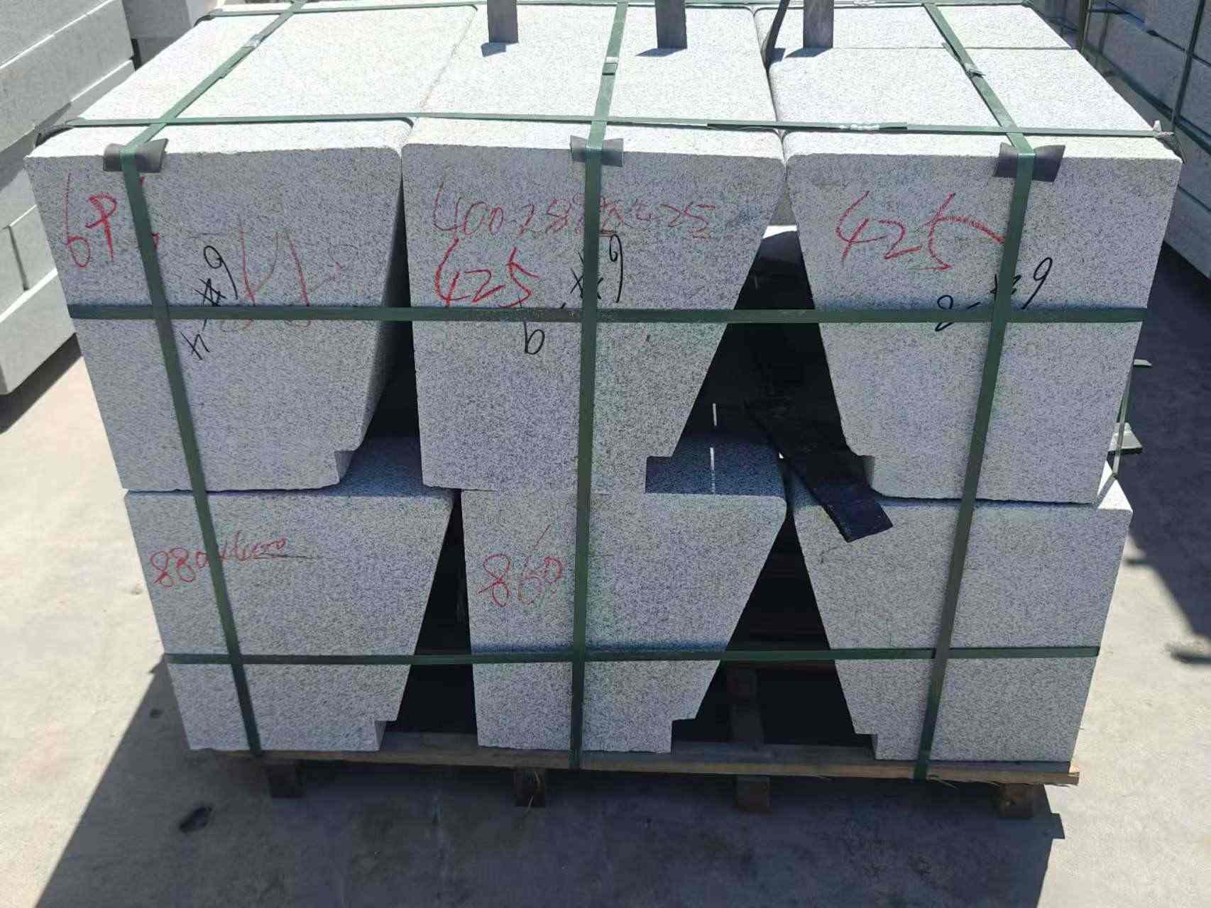 德阳 芝麻白异形坐凳，石凳