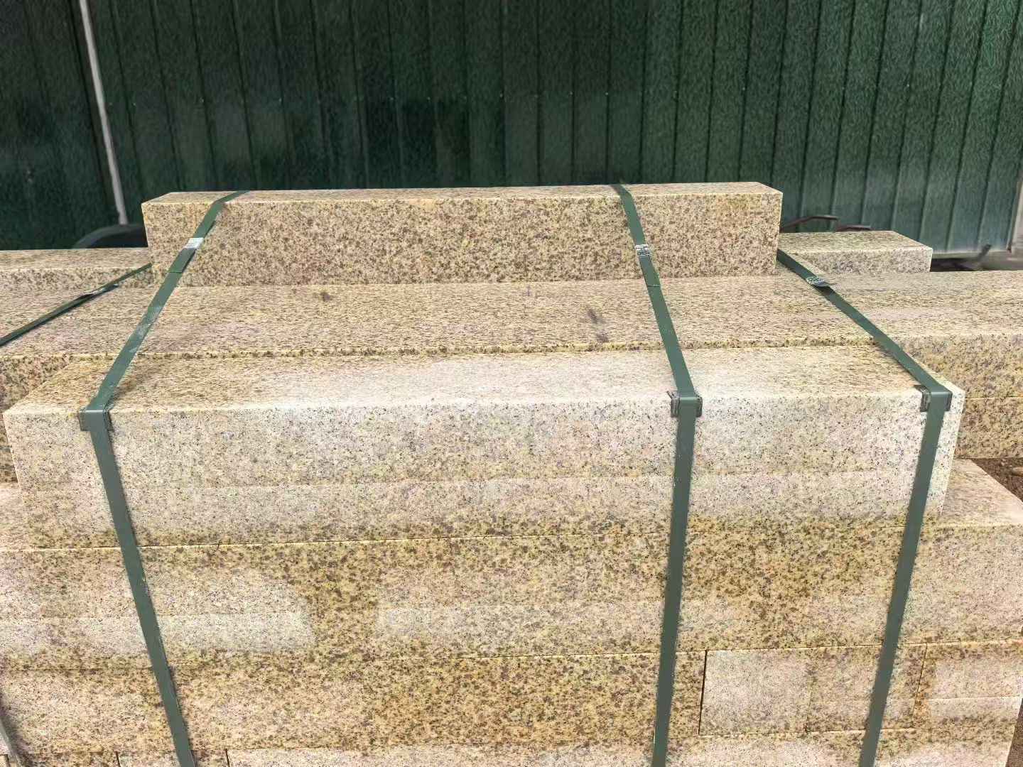 德阳 黄金麻花岗岩石材机切面栏杆料半成品