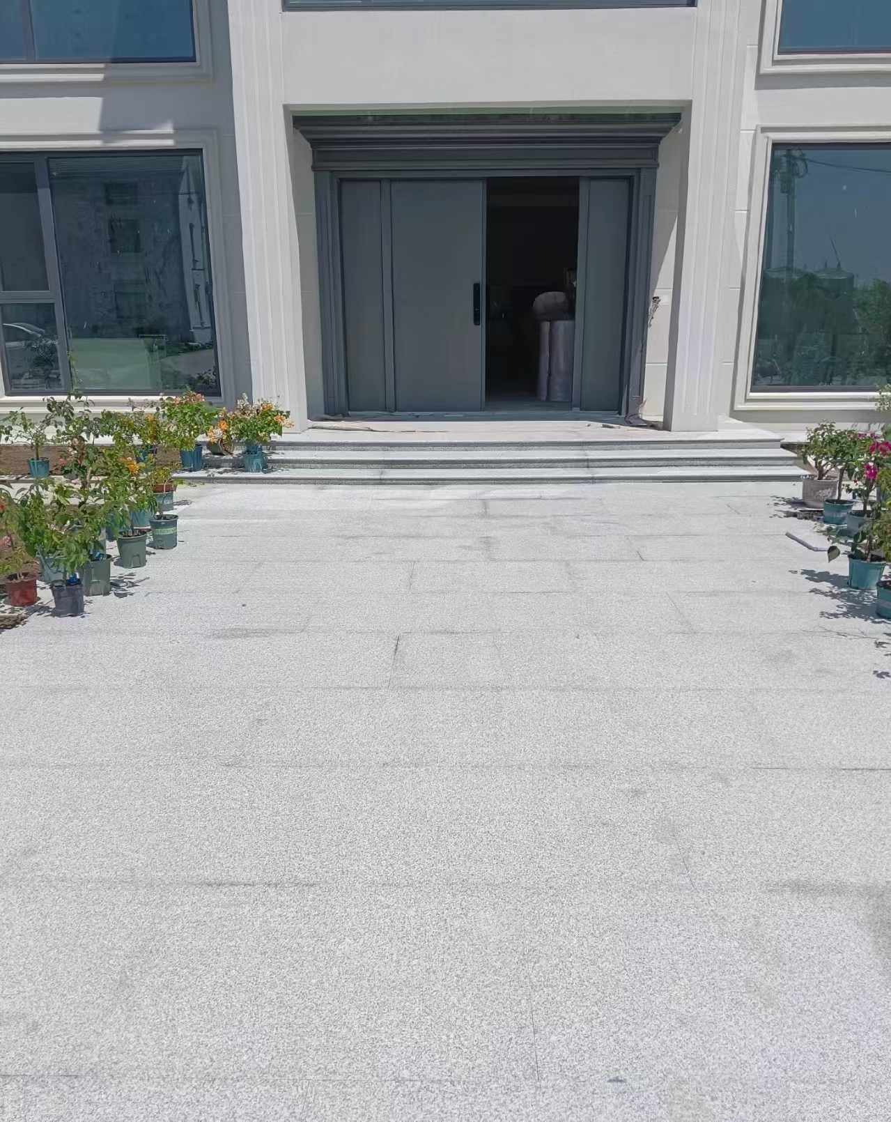 德阳 芝麻白花岗岩地铺石地面铺装