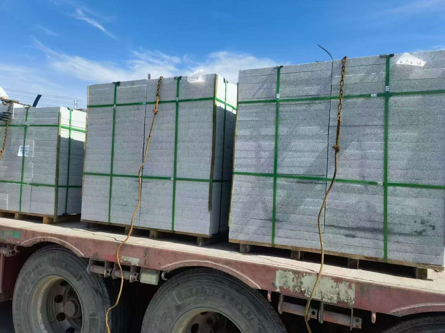 德阳 芝麻白花岗岩地铺石装车日常