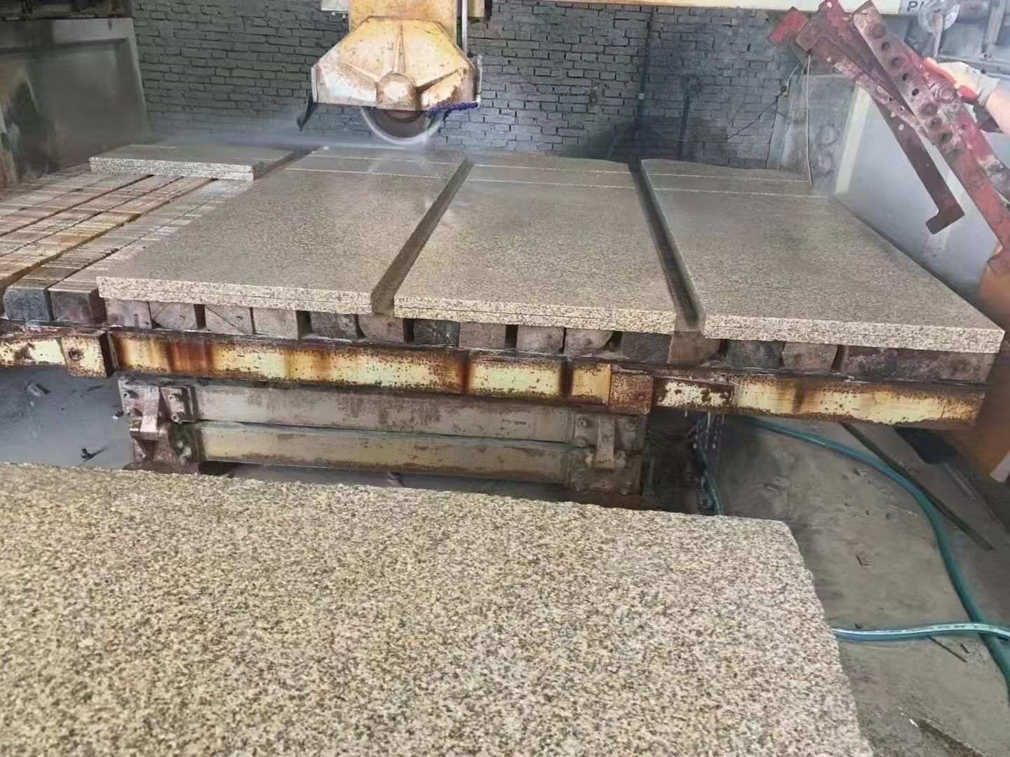 德阳 黄金麻荔枝面成品板加工