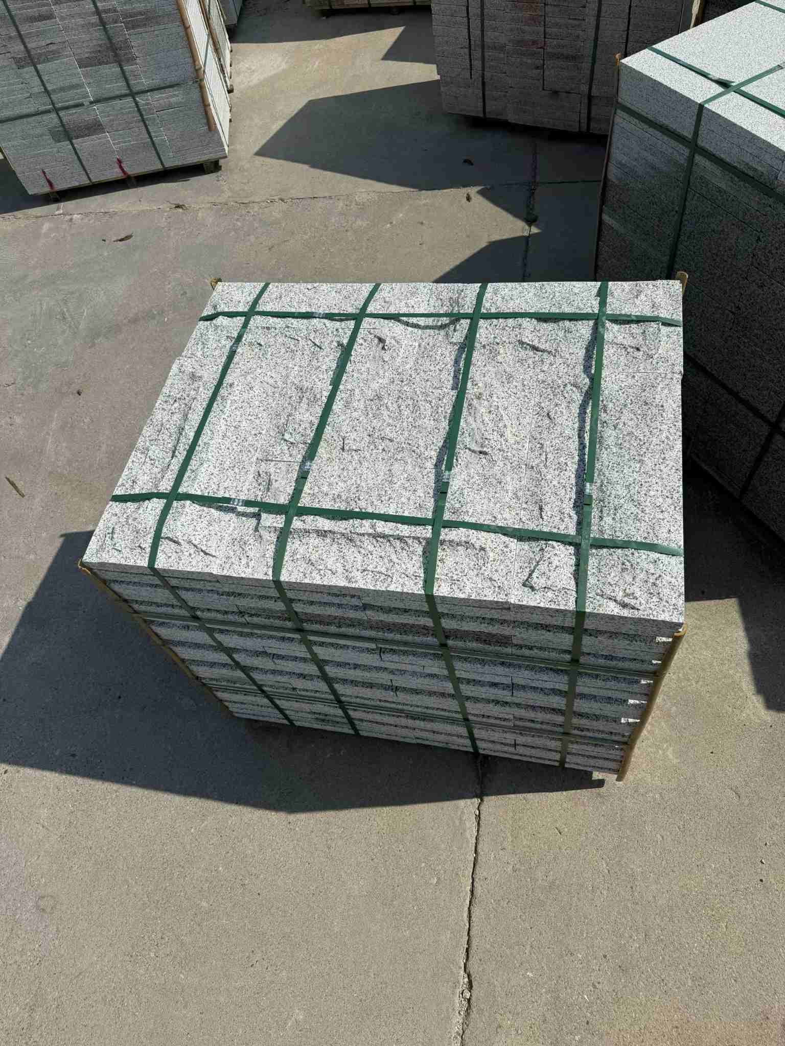 德阳 白麻花岗岩石材自然面蘑菇石成品