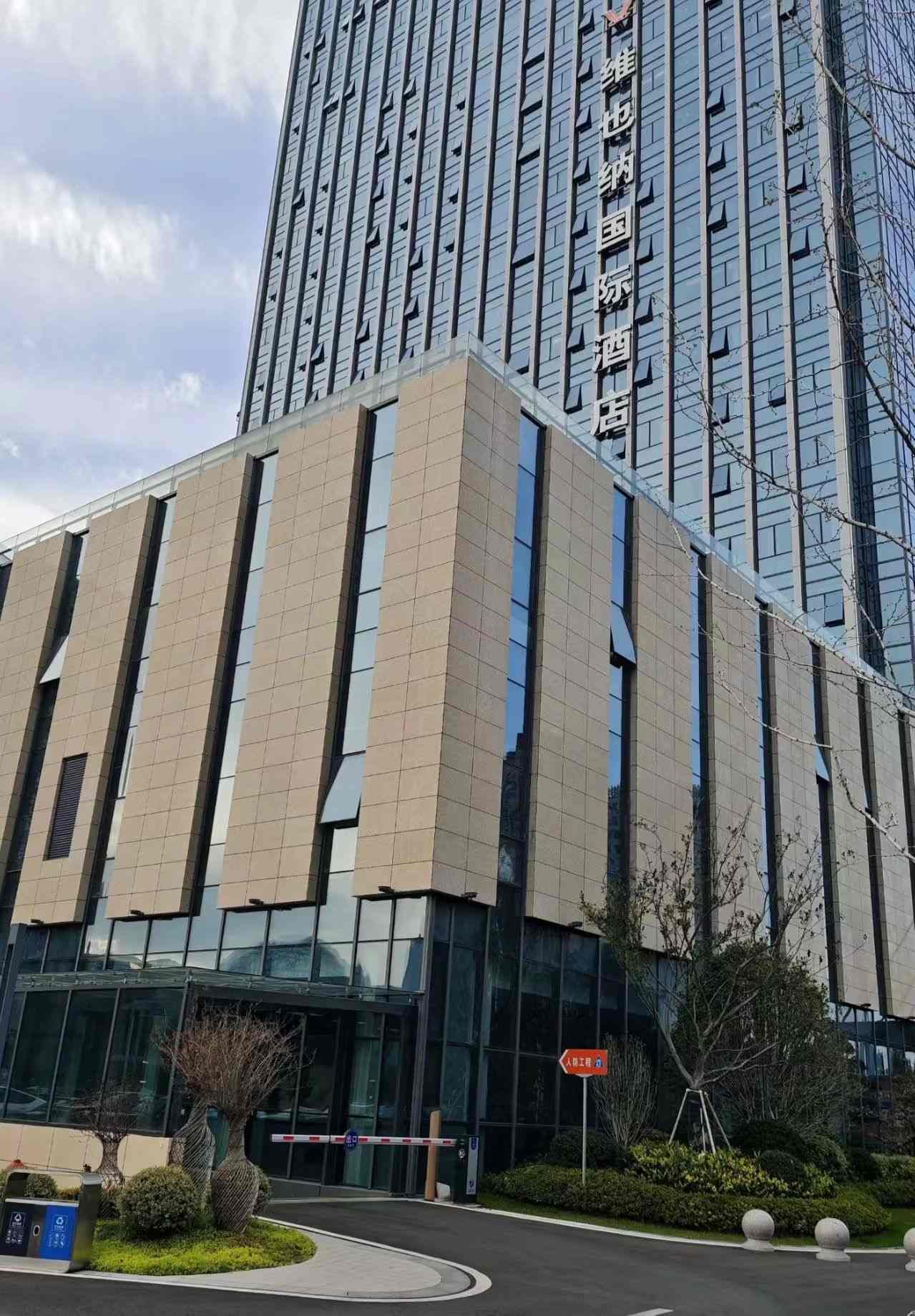 德阳 黄金麻花岗岩外墙干挂