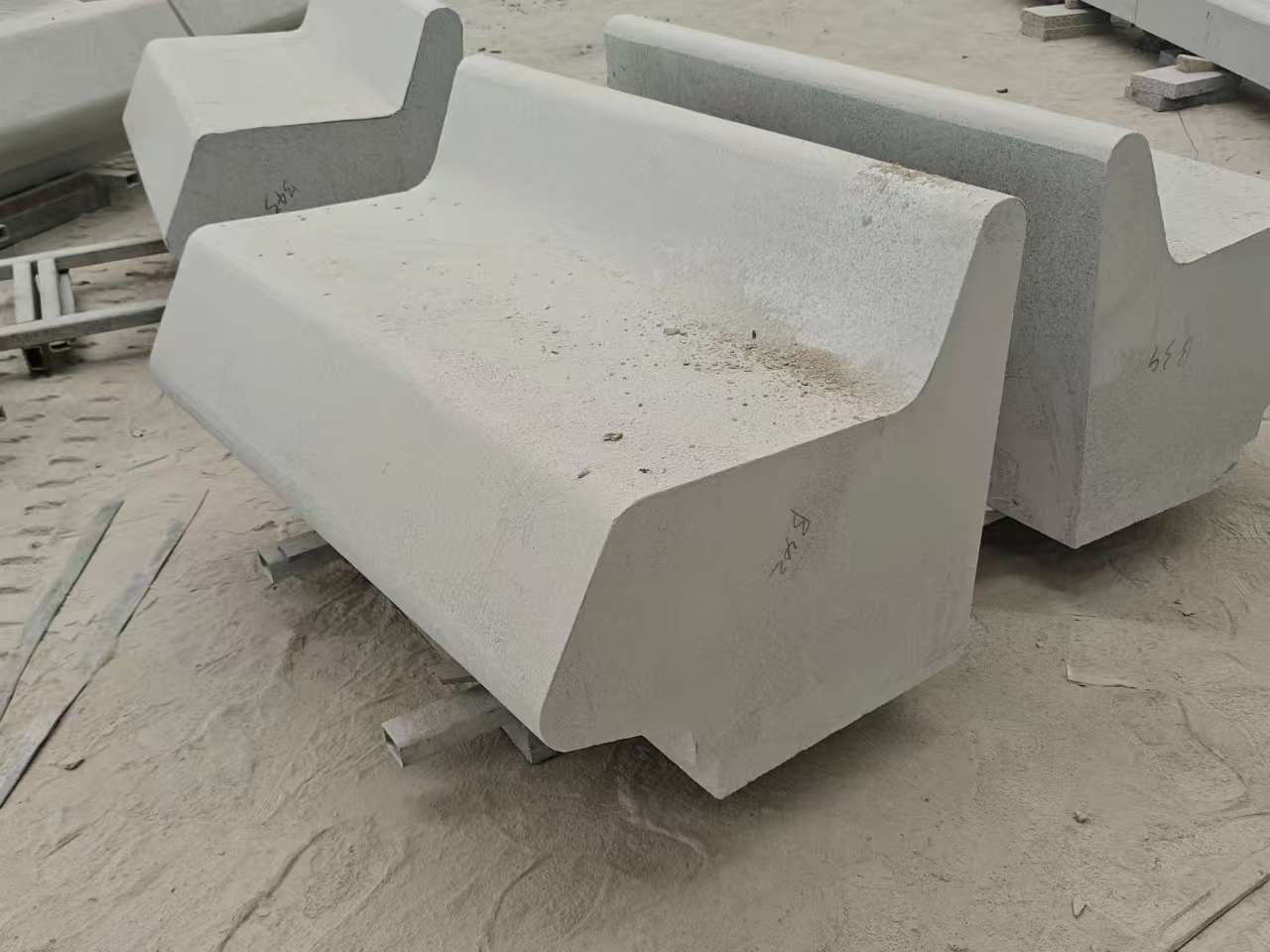 德阳 芝麻白花岗岩异形坐凳，石凳