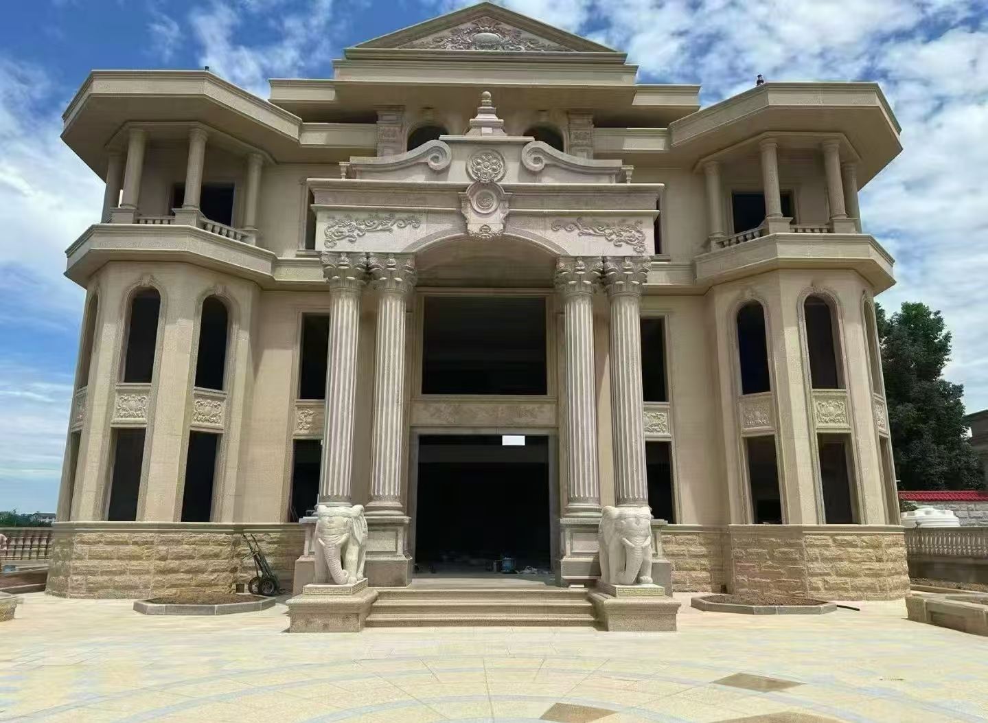 德阳 黄金麻别墅外墙干挂，大柱，大象，蘑菇石，雕花板