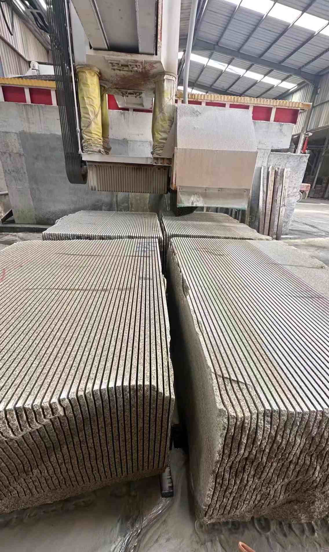 德阳 车间生产日常，黄金麻白麻花岗岩