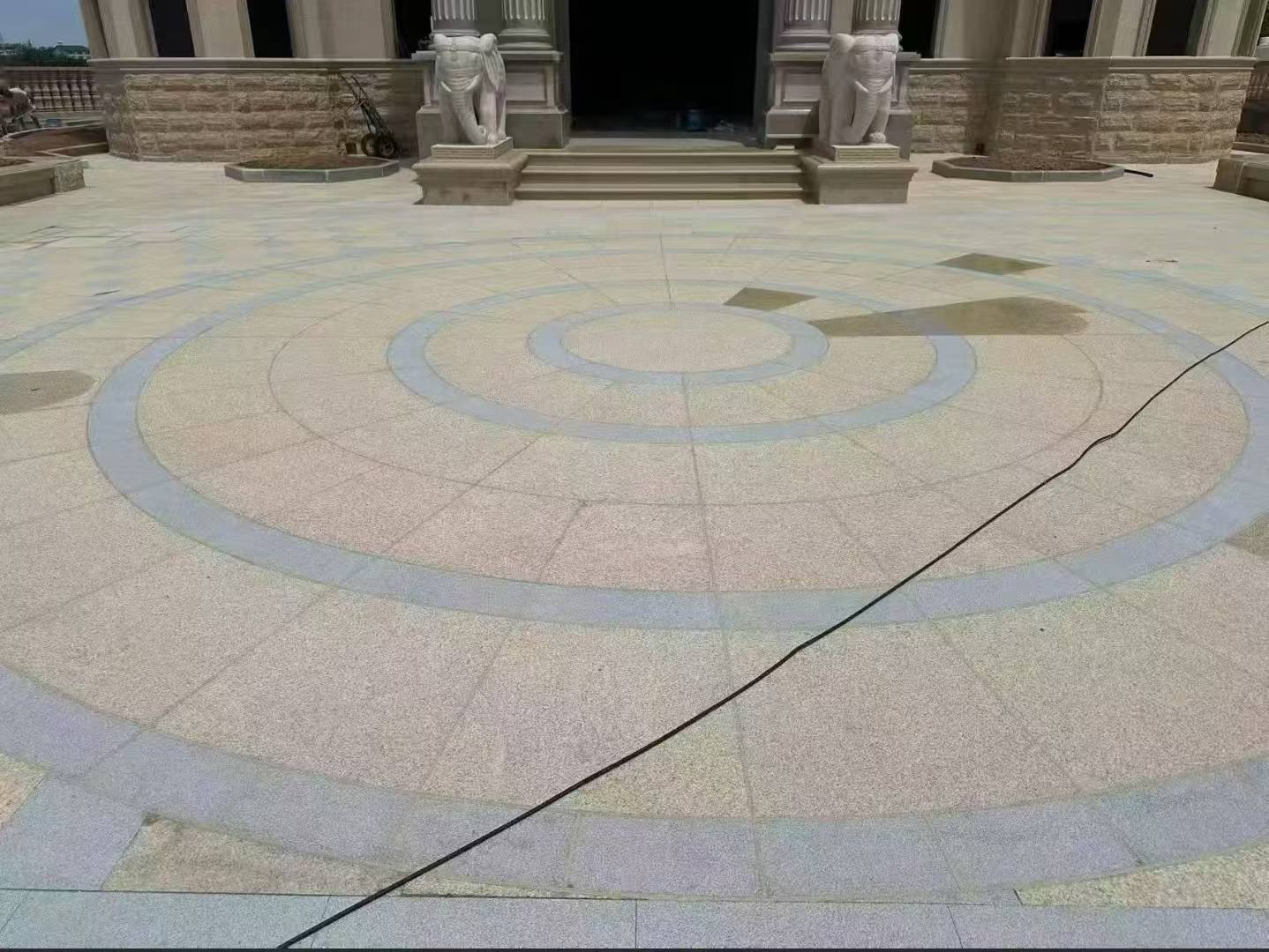 德阳 黄金麻芝麻灰花岗岩石材地铺拼接效果