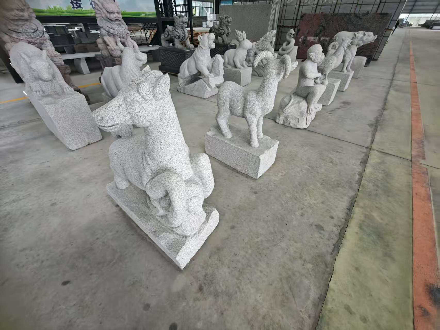 德阳 芝麻白花岗岩造型立体雕刻——十二生肖